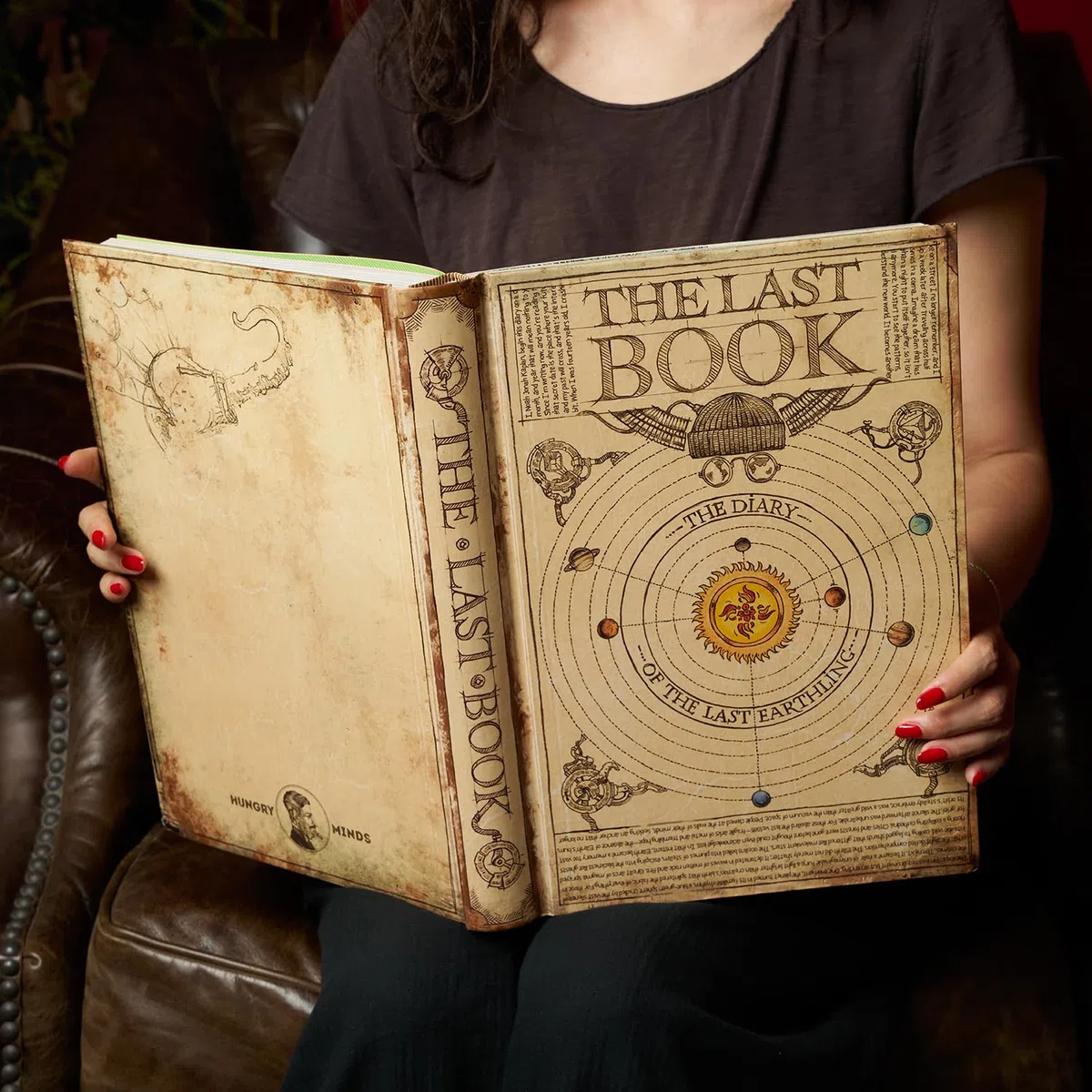 The Last Book. The Diary of The Last Earthling - The Ultimate Collection of Cultural Artifacts - Diary & Encyclopedia with 380 Pages of Detailed Illustrations - Dystopian & Post Apocalyptic Fiction